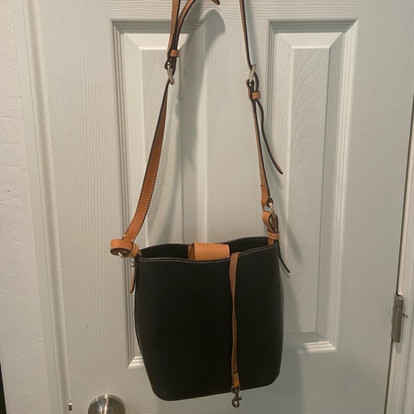 1975 EUC D&B Crossbody Smooth Black Leather with Magnetic Clasp - Picture 4 of 8